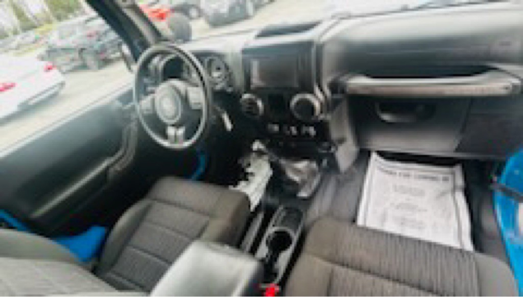 2011 Jeep Wrangler Image 18