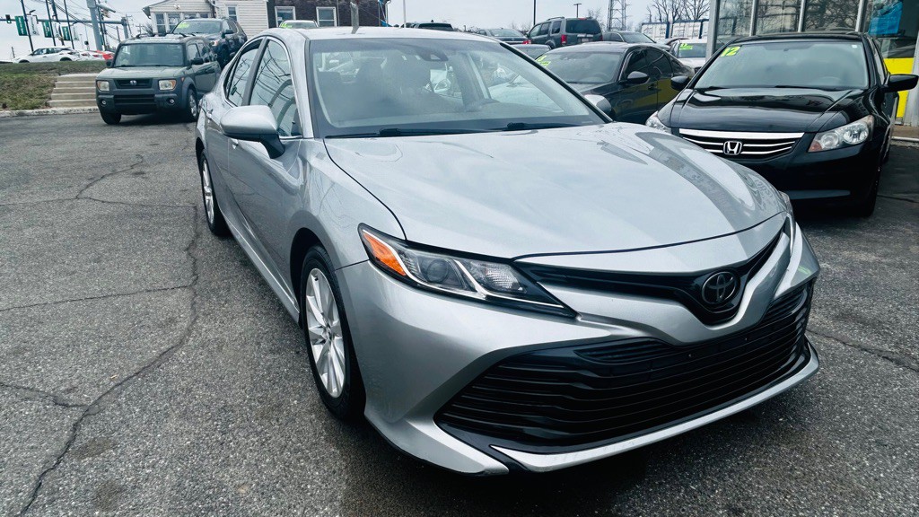 2019 Toyota Camry Image 2
