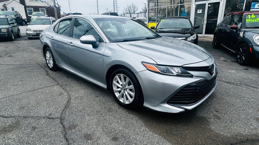 2019 Toyota Camry Image 3