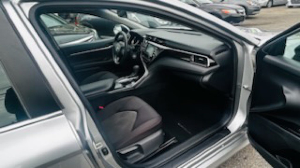 2019 Toyota Camry Image 9