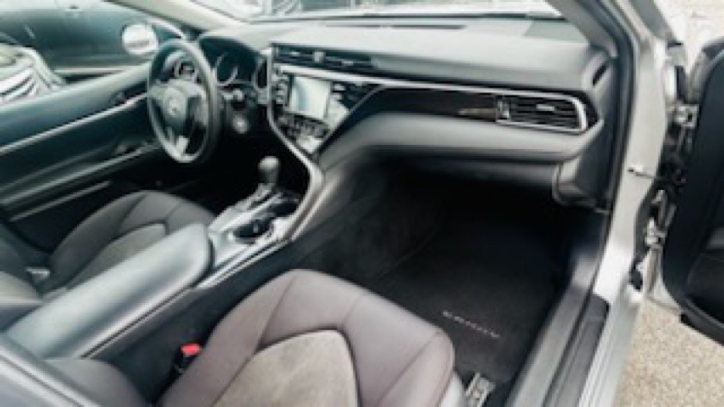 2019 Toyota Camry Image 10