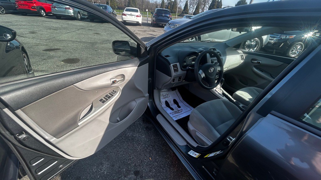 2012 Toyota Corolla Image 6