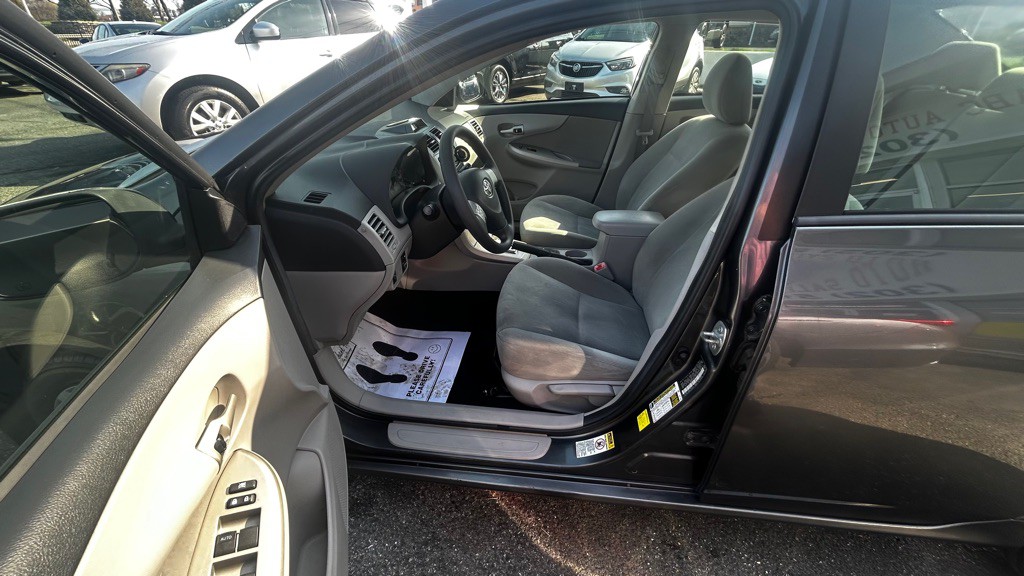 2012 Toyota Corolla Image 7