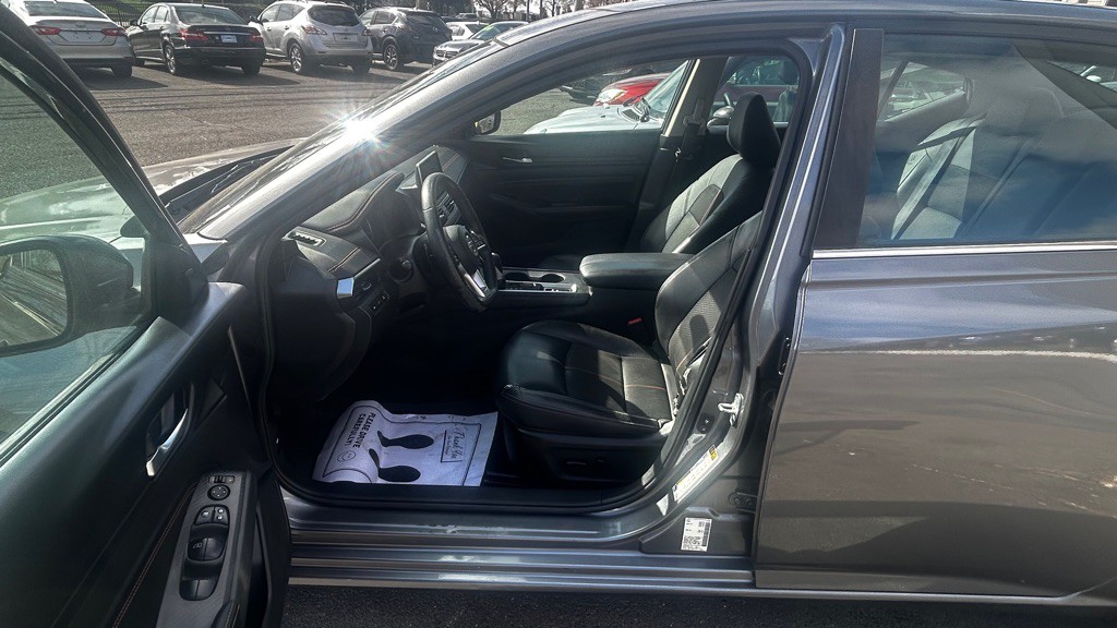 2019 Nissan Altima Image 8