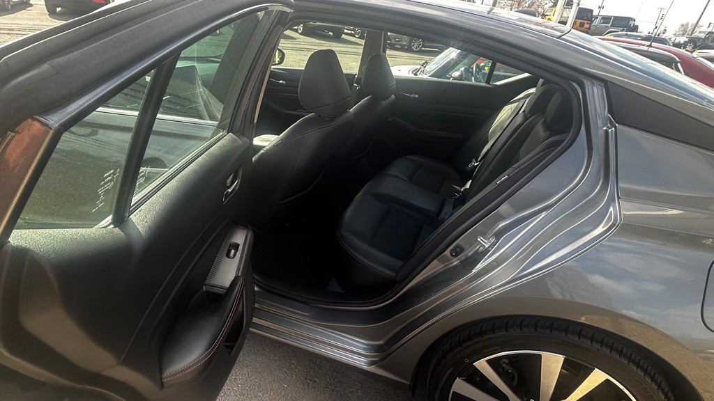 2019 Nissan Altima Image 12