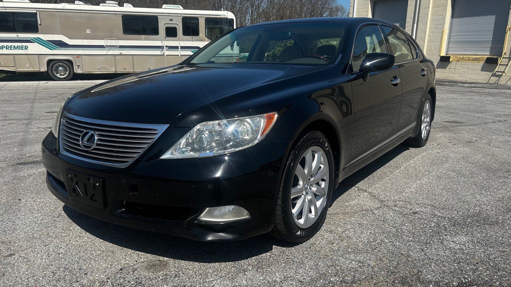 2007 Lexus LS 460 Image 2