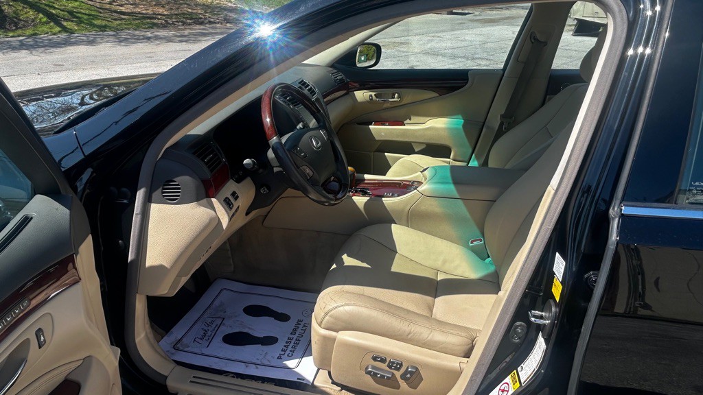 2007 Lexus LS 460 Image 11