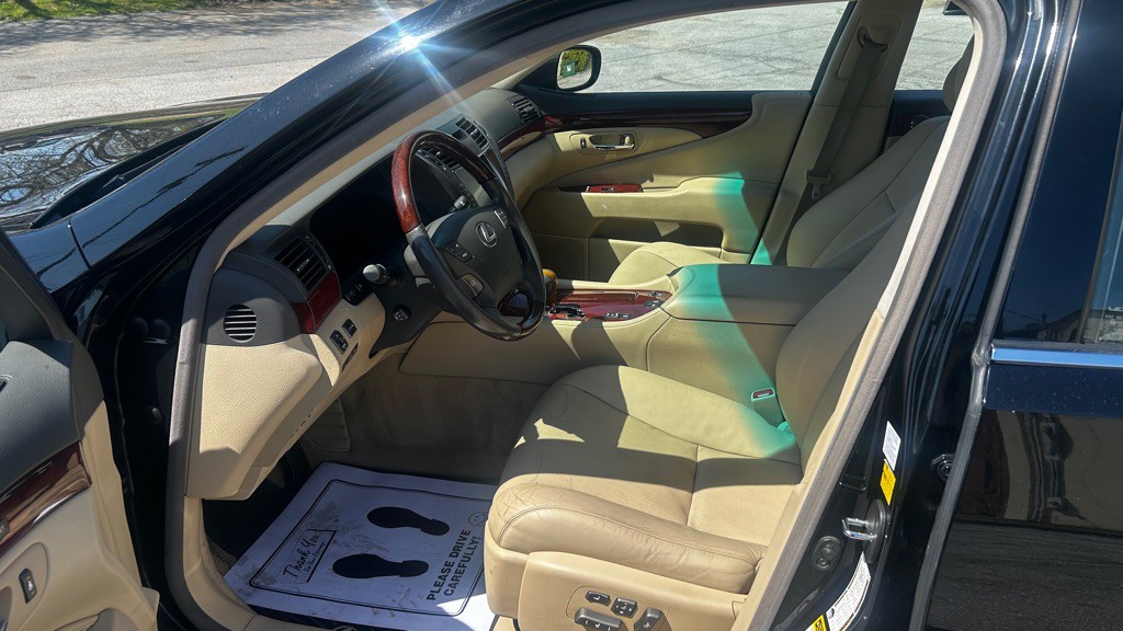 2007 Lexus LS 460 Image 12