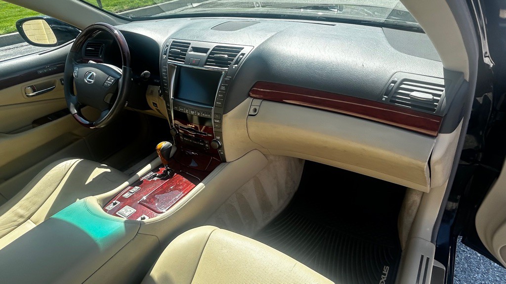2007 Lexus LS 460 Image 14