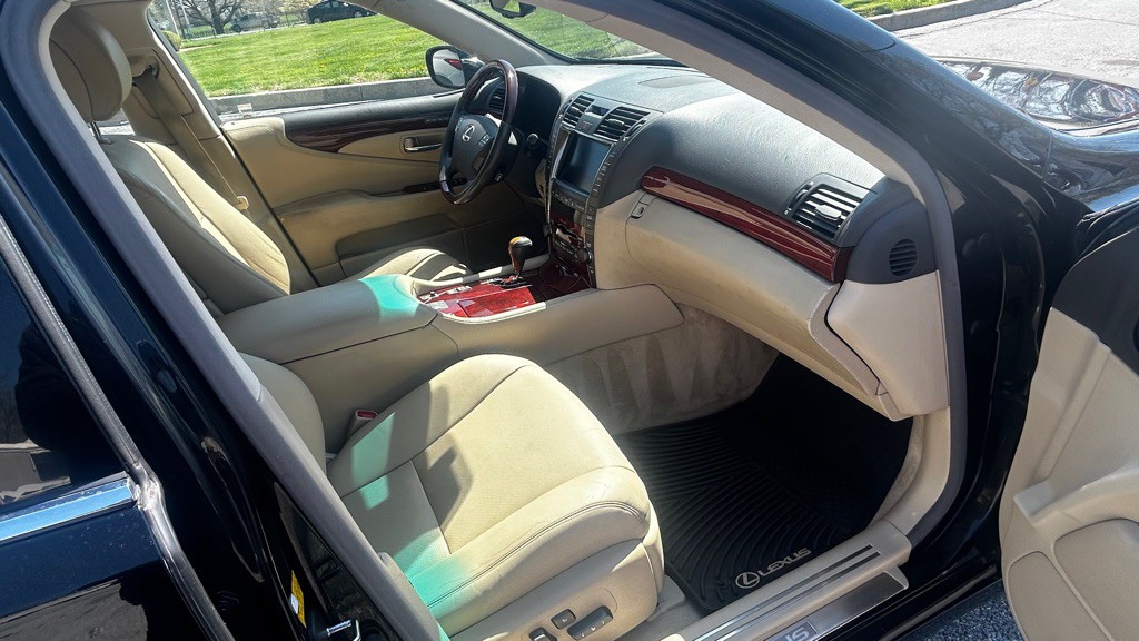 2007 Lexus LS 460 Image 15