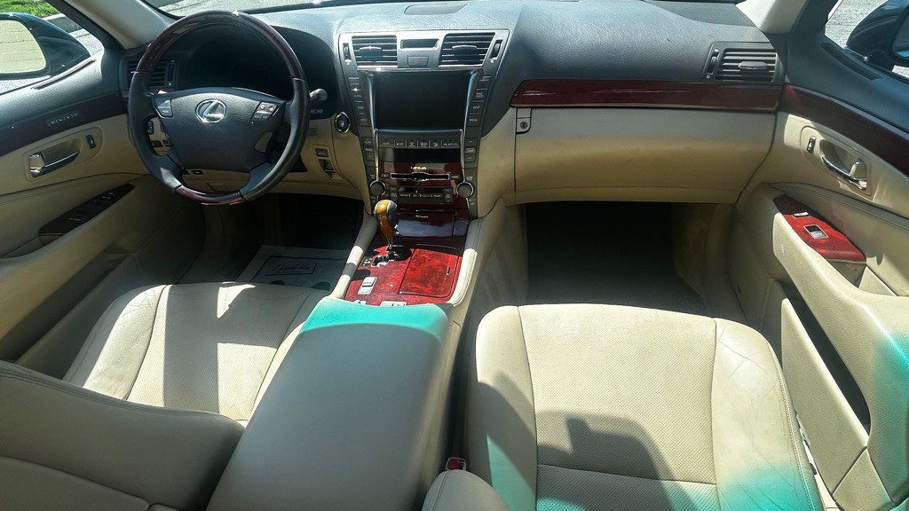 2007 Lexus LS 460 Image 16
