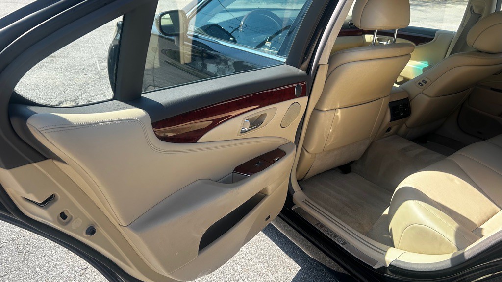 2007 Lexus LS 460 Image 18