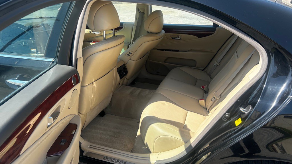 2007 Lexus LS 460 Image 19