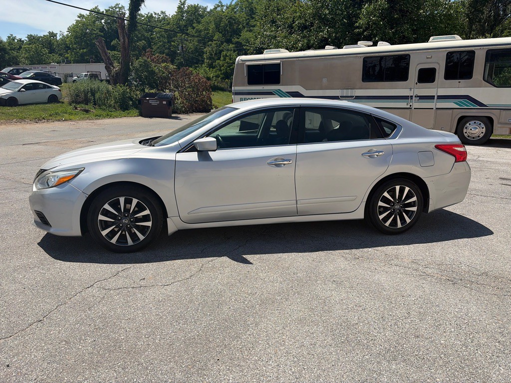 2016 Nissan Altima Image 2