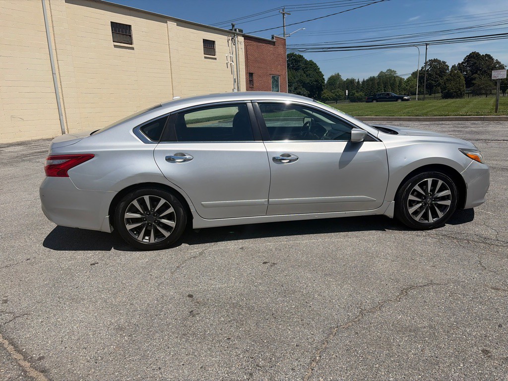 2016 Nissan Altima Image 4