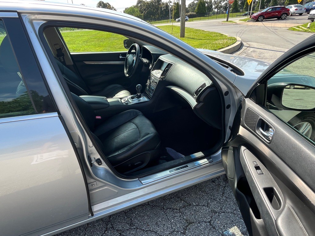 2013 INFINITI G37 Image 12