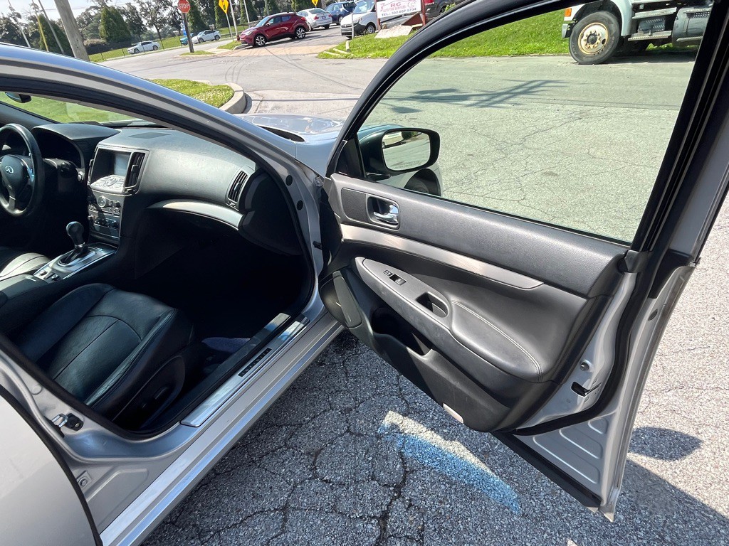 2013 INFINITI G37 Image 13
