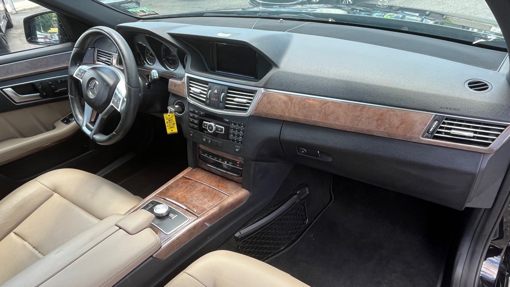 2013 Mercedes-Benz E-Class Image 25