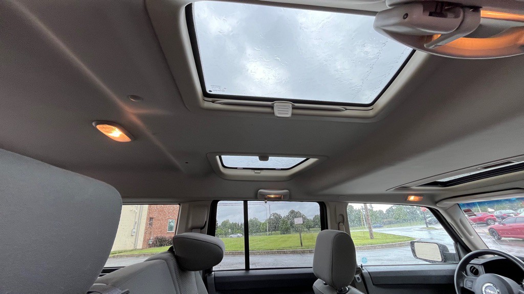 2007 Jeep Commander Image 17