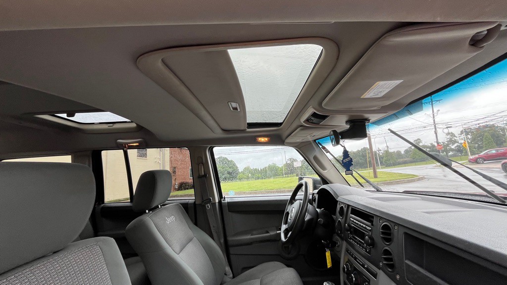 2007 Jeep Commander Image 23