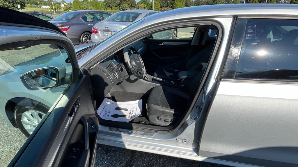 2014 Volkswagen Passat Image 9