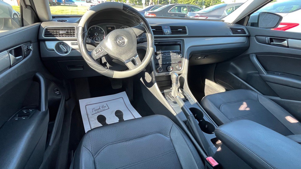 2014 Volkswagen Passat Image 10