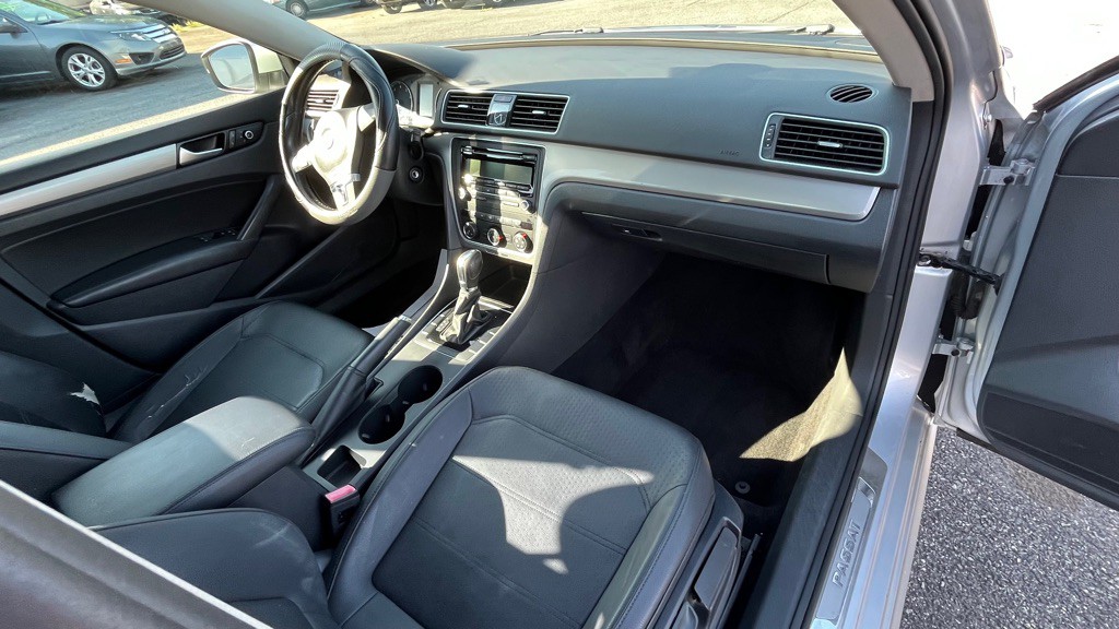 2014 Volkswagen Passat Image 11
