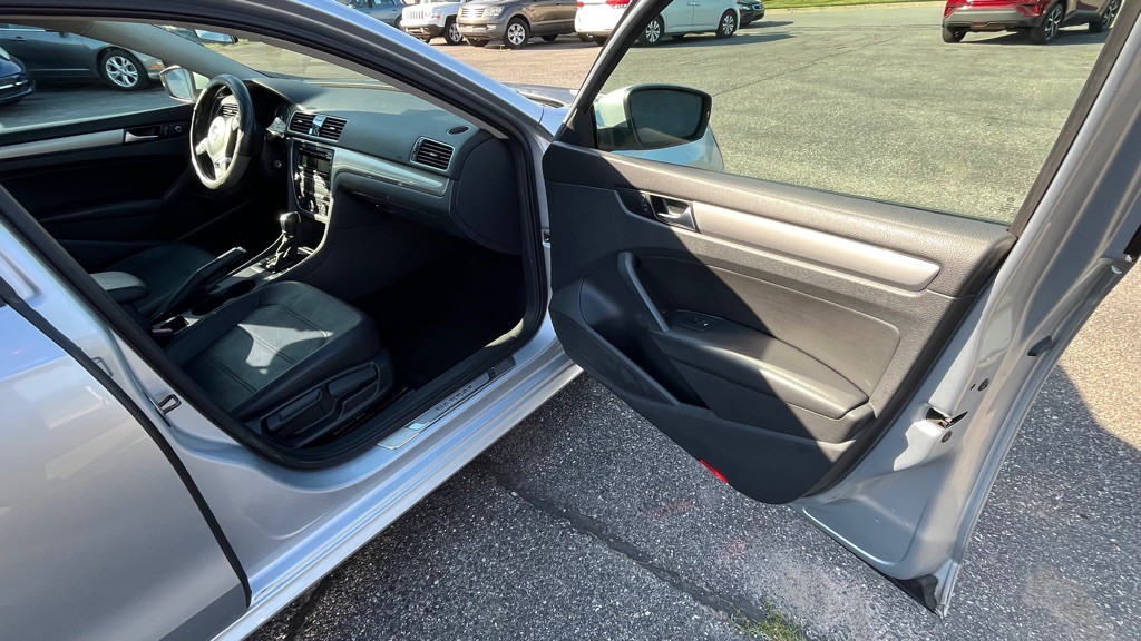 2014 Volkswagen Passat Image 13