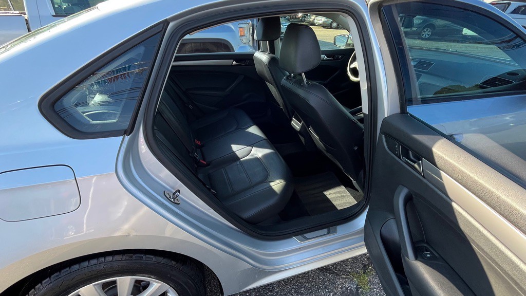 2014 Volkswagen Passat Image 14