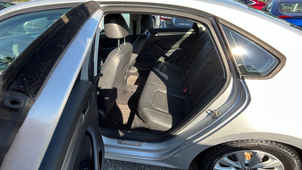 2014 Volkswagen Passat Image 15