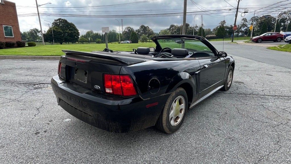 2000 Ford Mustang Image 4