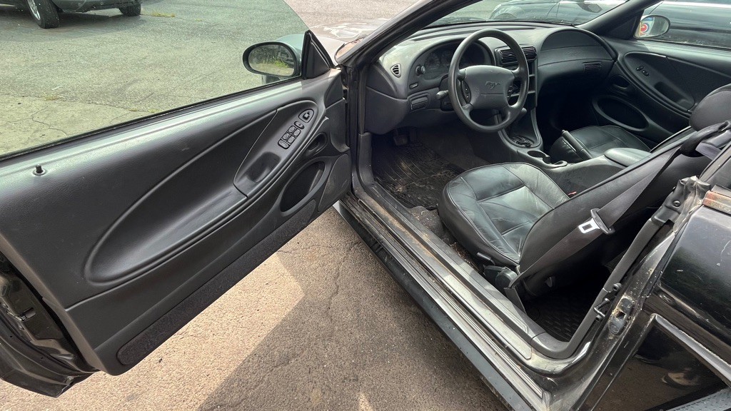 2000 Ford Mustang Image 8