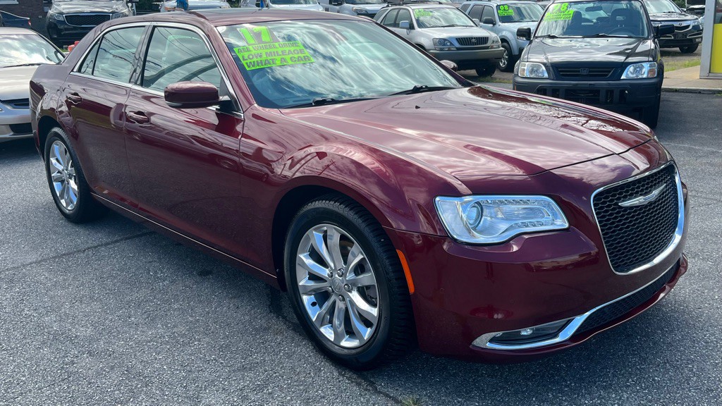 2017 Chrysler 300 Image 1