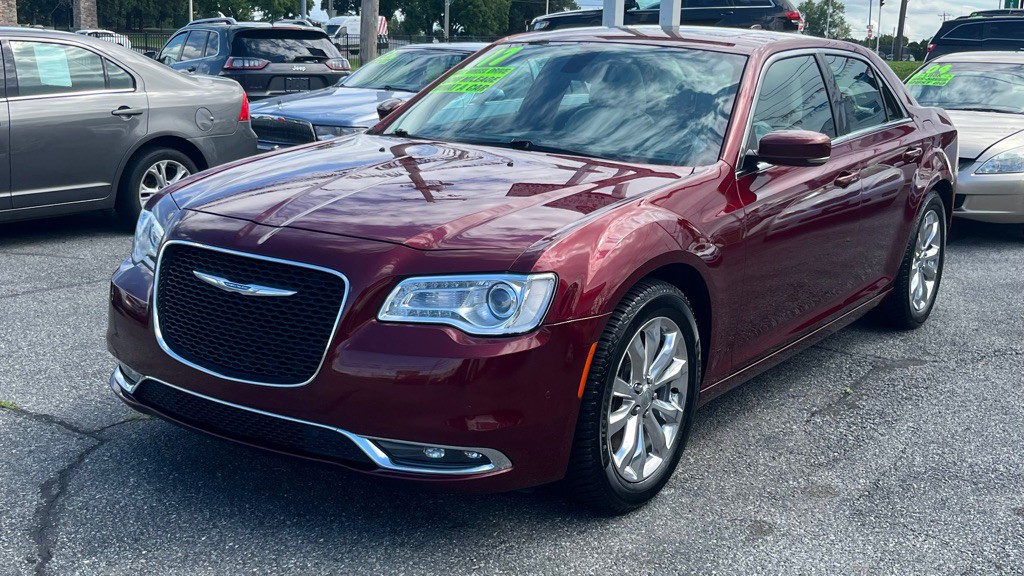2017 Chrysler 300 Image 2