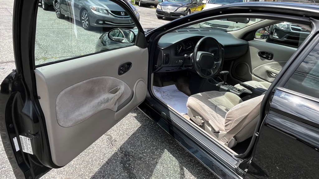 2002 Saturn SC2 Image 9