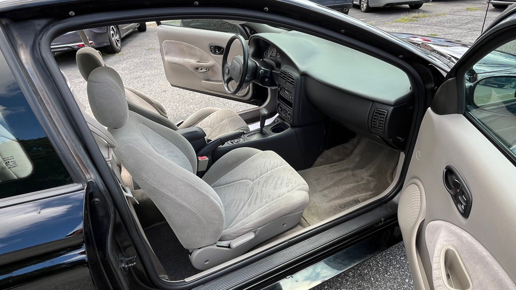 2002 Saturn SC2 Image 12
