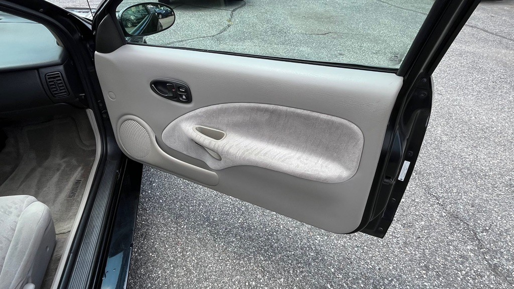 2002 Saturn SC2 Image 13