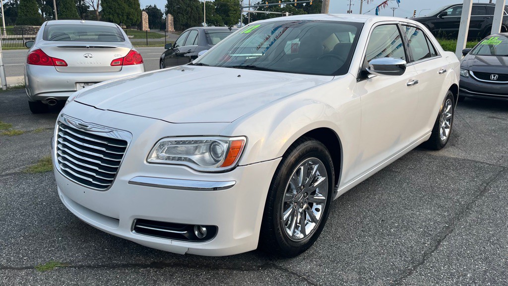2012 Chrysler 300 Image 1