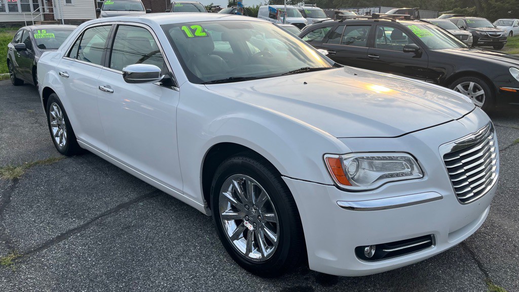 2012 Chrysler 300 Image 2