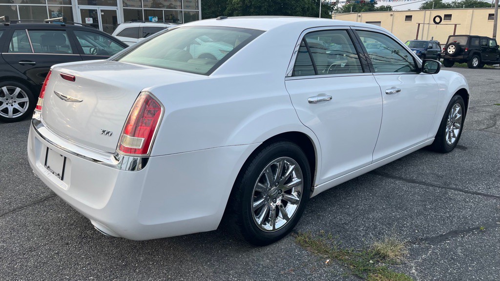 2012 Chrysler 300 Image 3