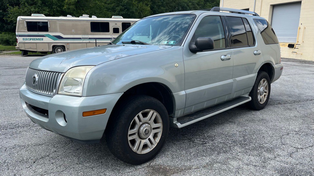 2005 Mercury Mountaineer Image 2