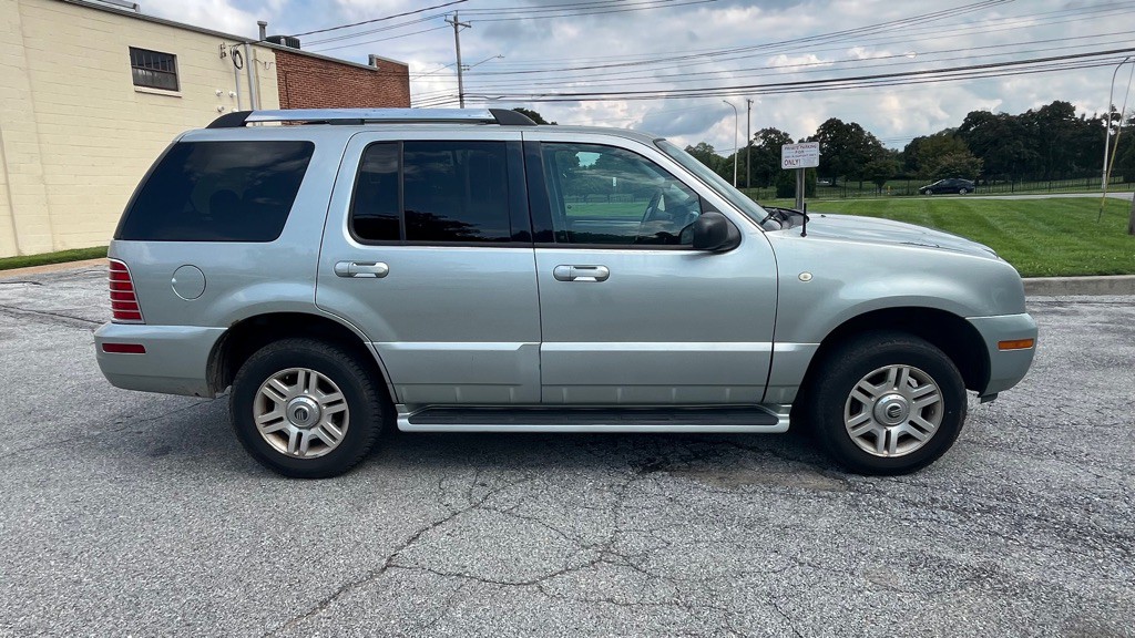 2005 Mercury Mountaineer Image 3