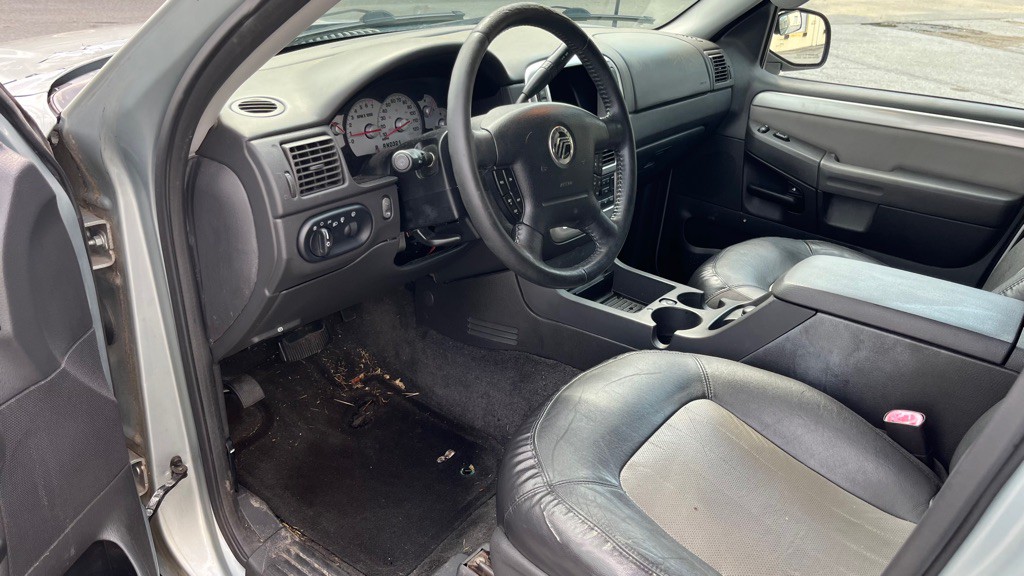 2005 Mercury Mountaineer Image 9