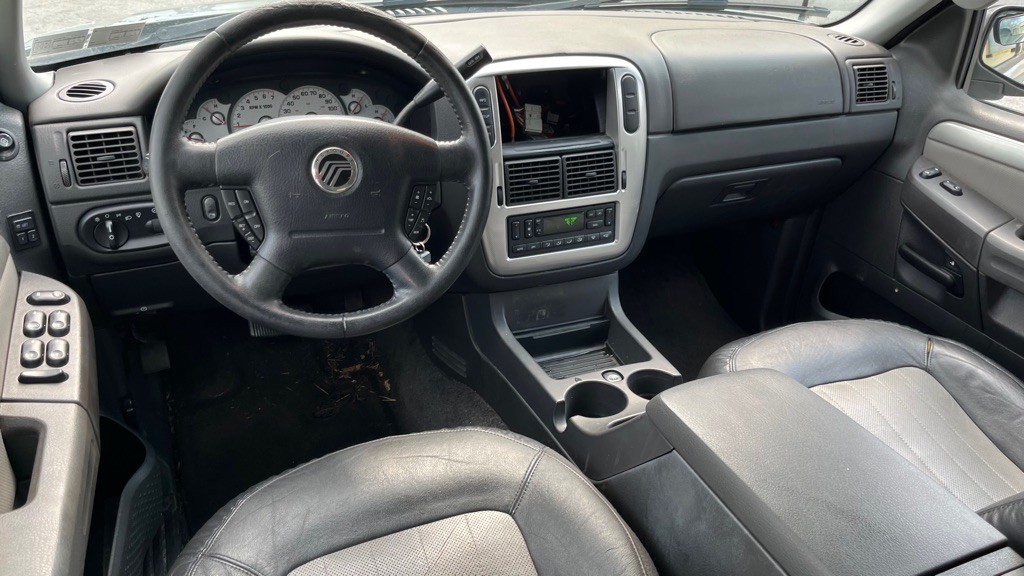2005 Mercury Mountaineer Image 10