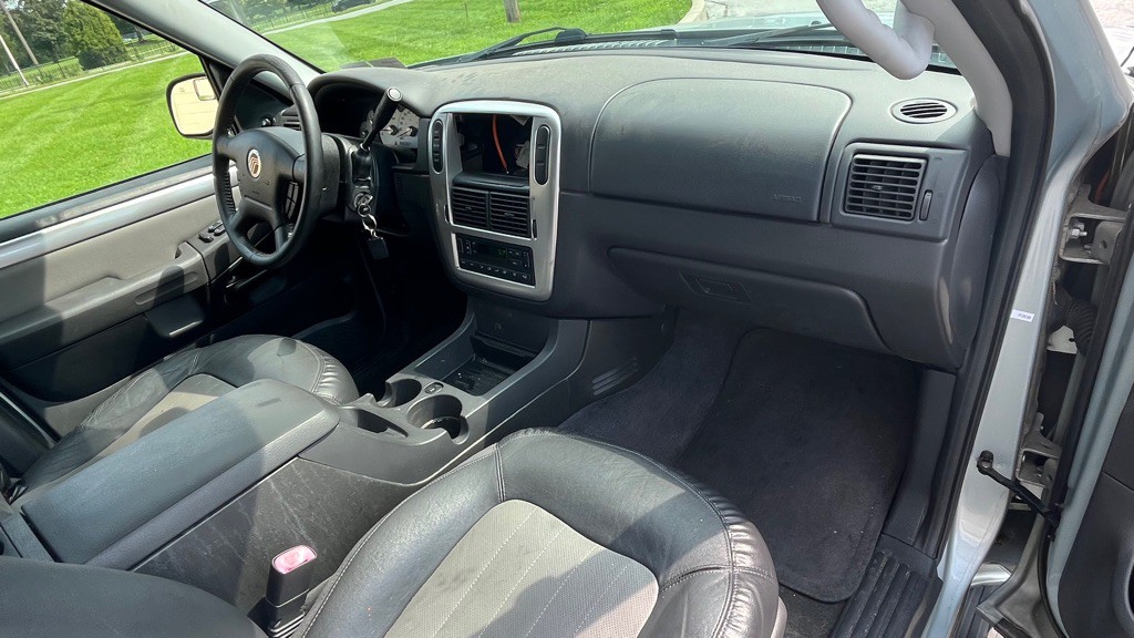 2005 Mercury Mountaineer Image 11
