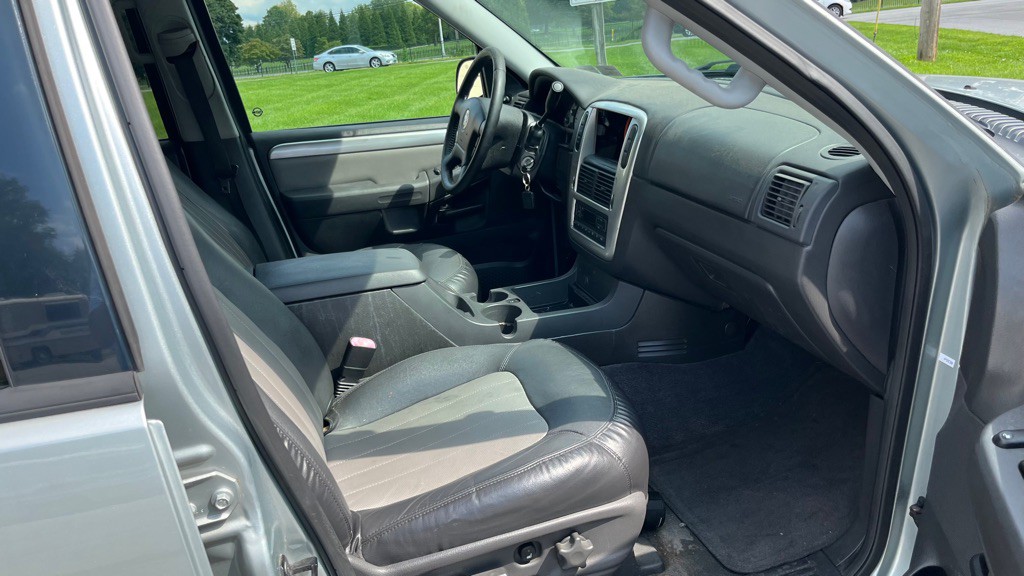2005 Mercury Mountaineer Image 12
