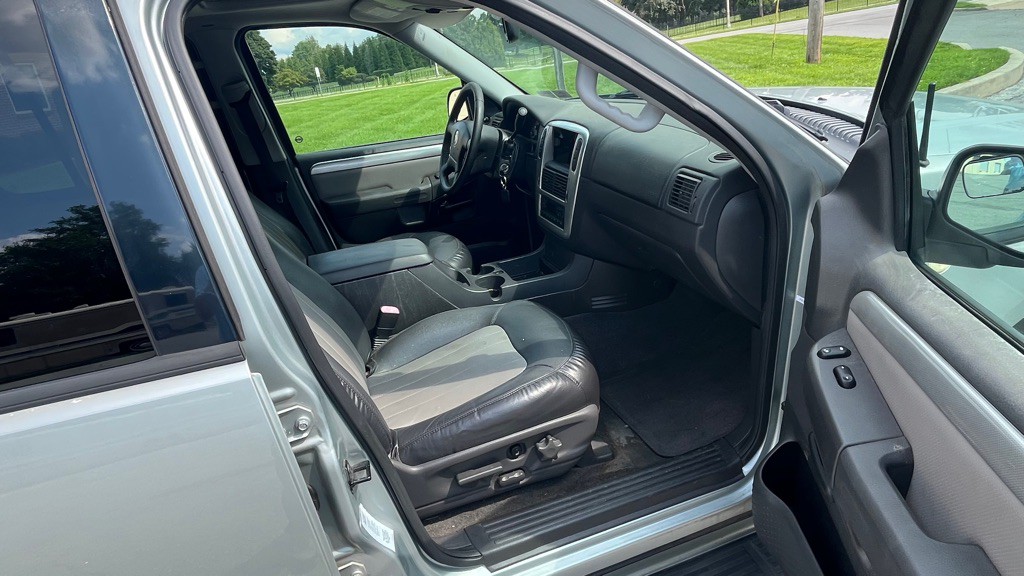2005 Mercury Mountaineer Image 13