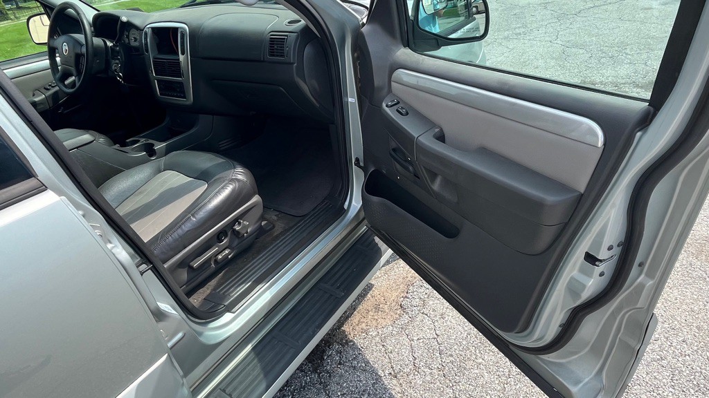2005 Mercury Mountaineer Image 14