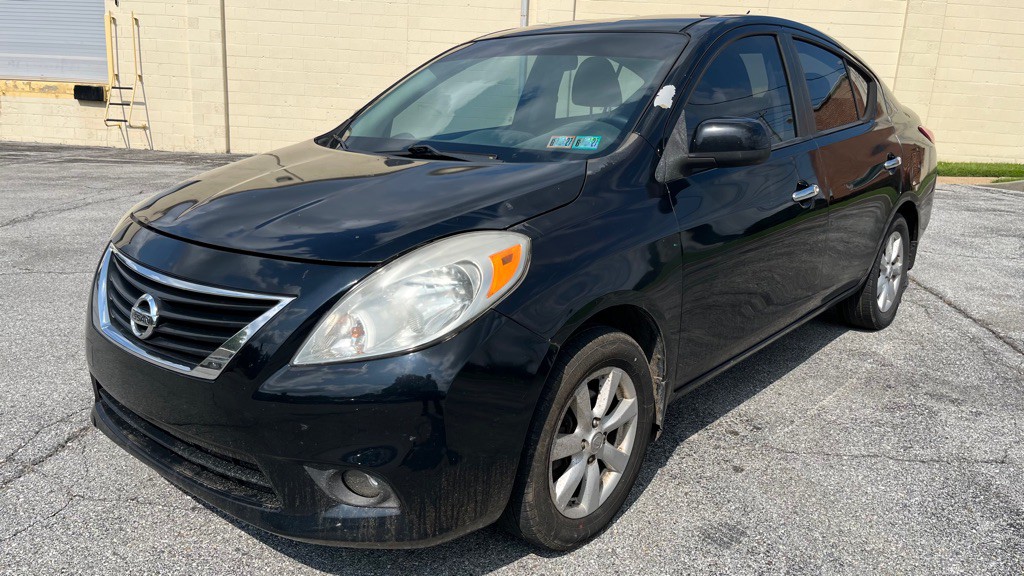 2012 Nissan Versa Image 1