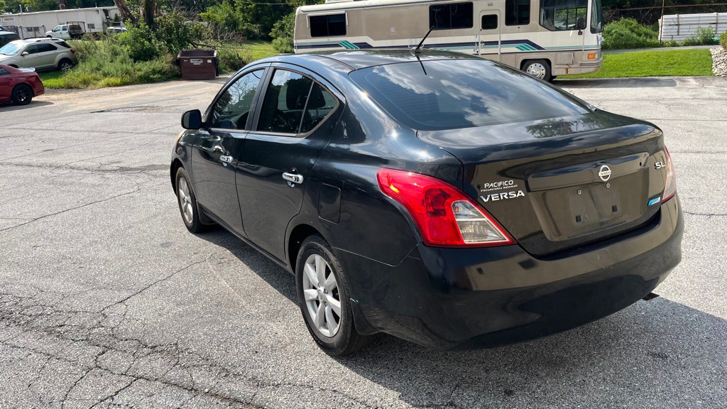 2012 Nissan Versa Image 3